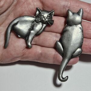 Pair of Cats Pewter Button Covers Front and Back View Marked Metzke 1992